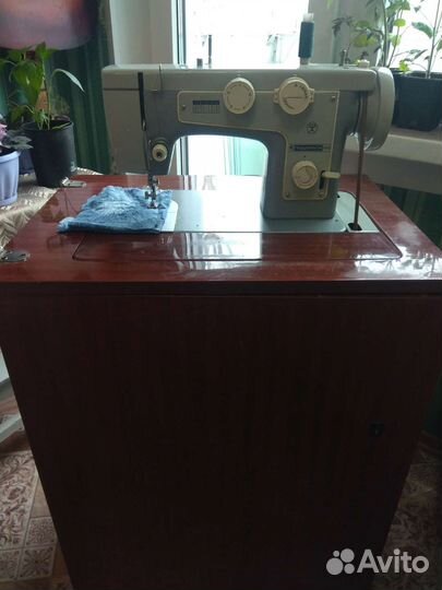 Швейная машинка Подольск 142
