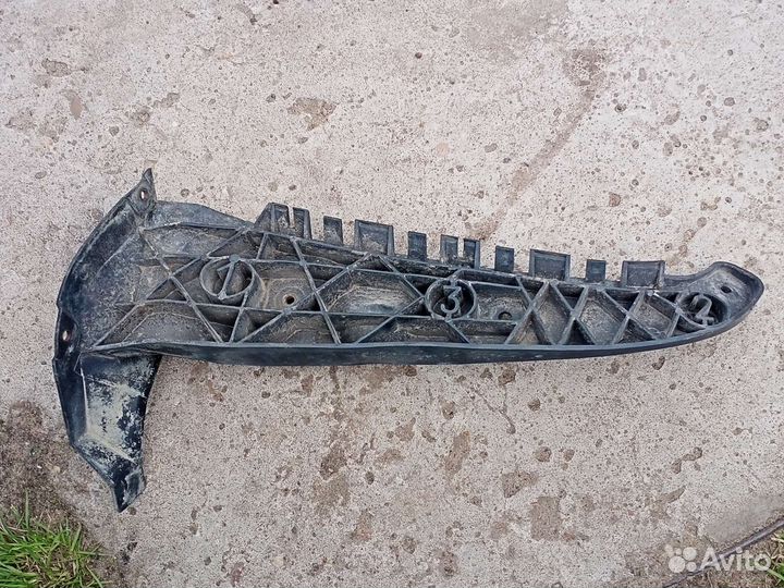 Кронштейн бампера левый Ауди Audi A6 C5