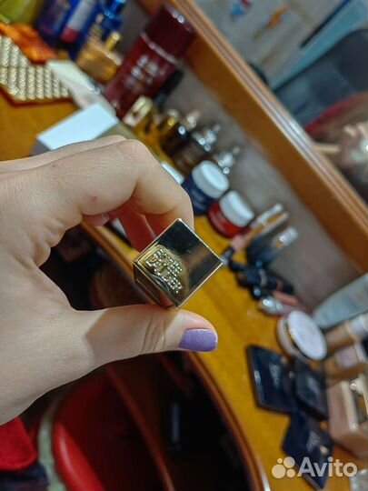 Помада Estee Lauder