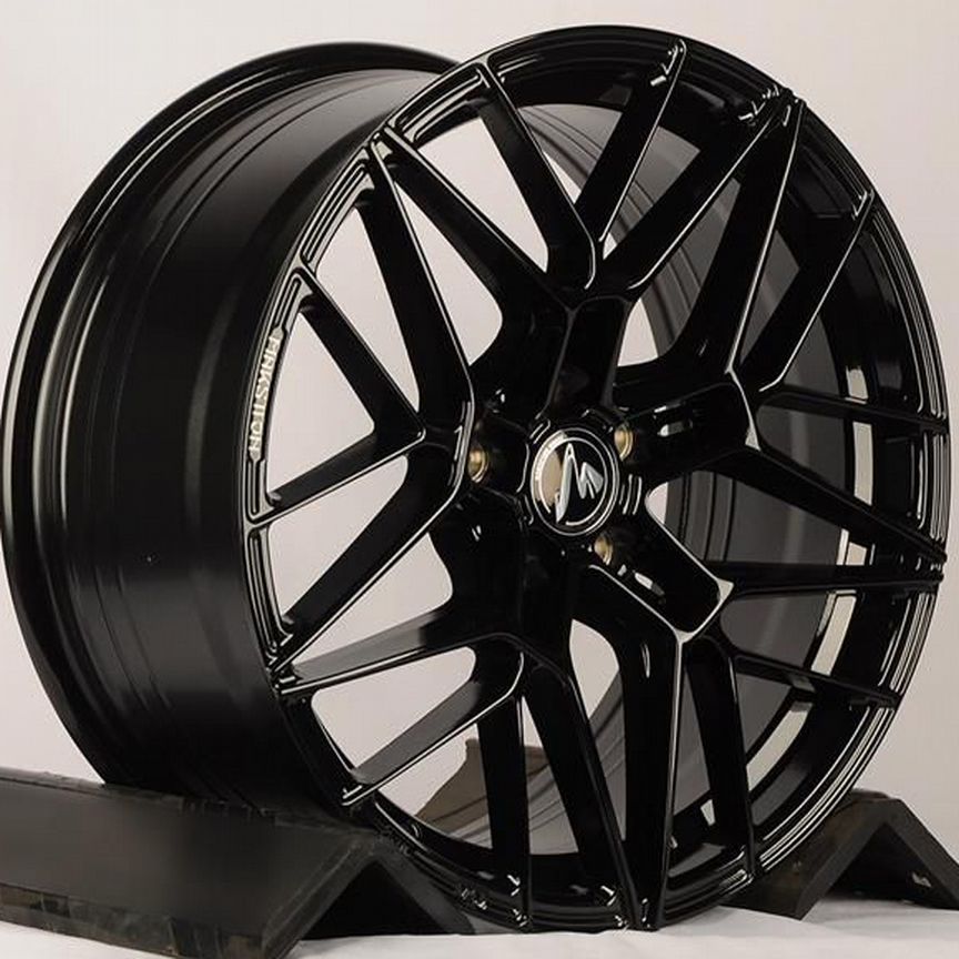 Makstton MST718 : 8,5x19 5*112 Et:35 Dia:66,6 Gloss Black