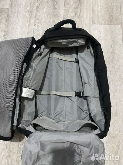 Чемодан на колесах Nike. Новый