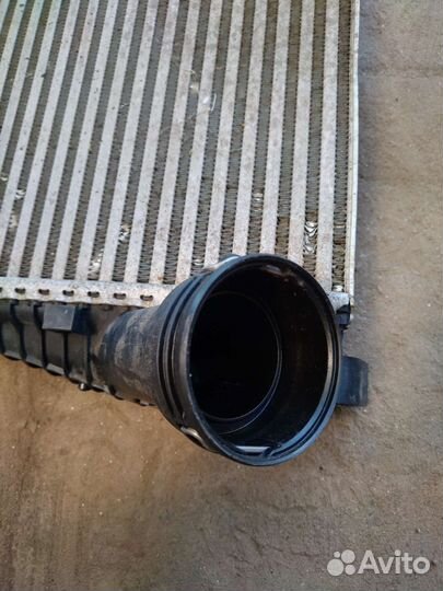 Интеркулер левый туарег