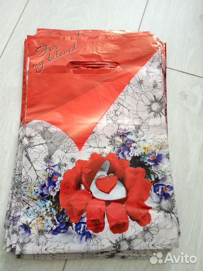 Пакеты коробки праздничные подарочные