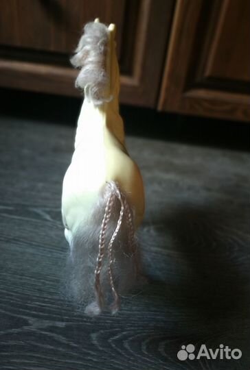 Белая лошадка, пластик