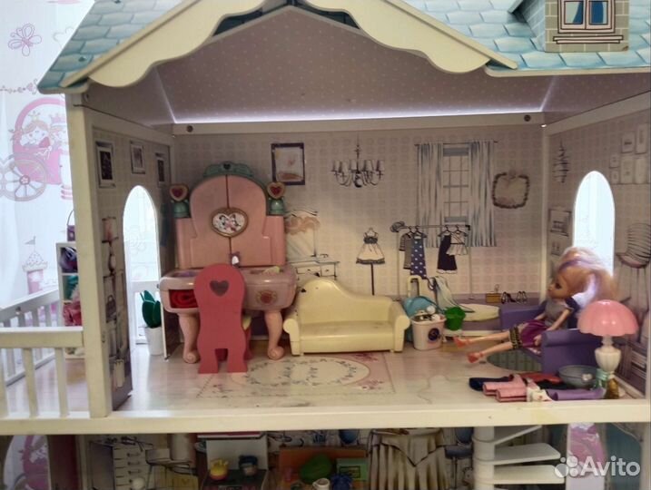 Кукольный домик с мебелью