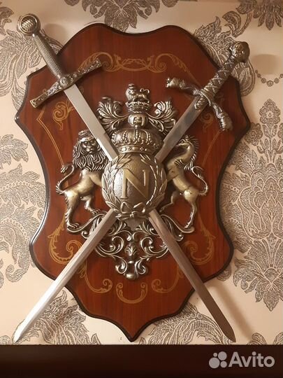 Щит с геральдическим гербом