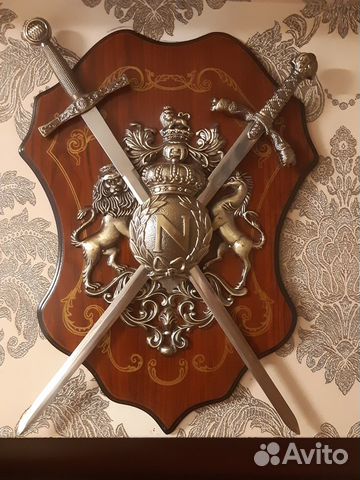 Щит с геральдическим гербом