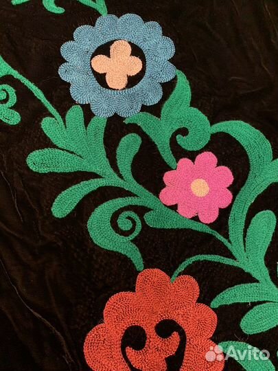 Персидское платье из бархата с вышивкой