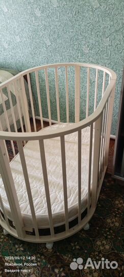 Детская кроватка с маятником круглая