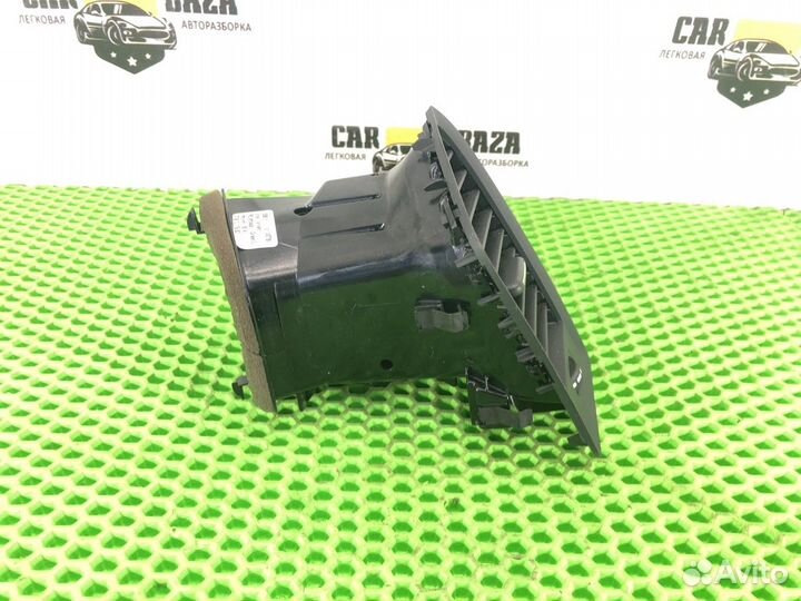 Дефлектор воздушный правый R Volvo XC60