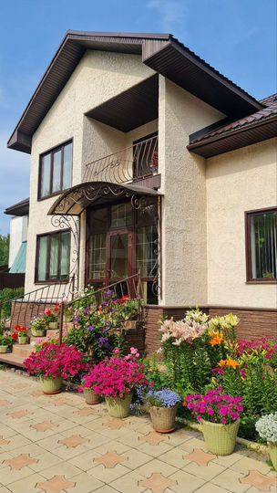 Коттедж 208 м² на участке 12 сот.