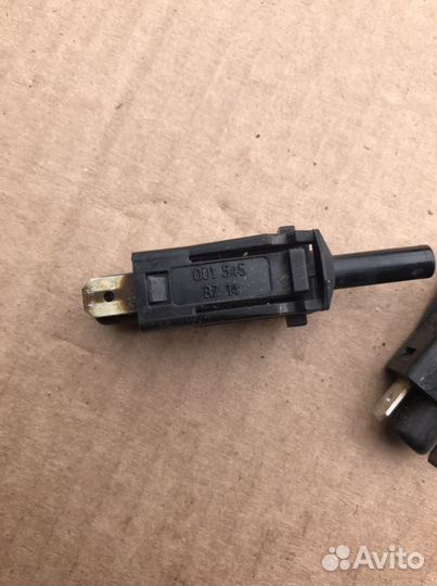 Концевик стояночного тормоза Мерседес W124 (841)