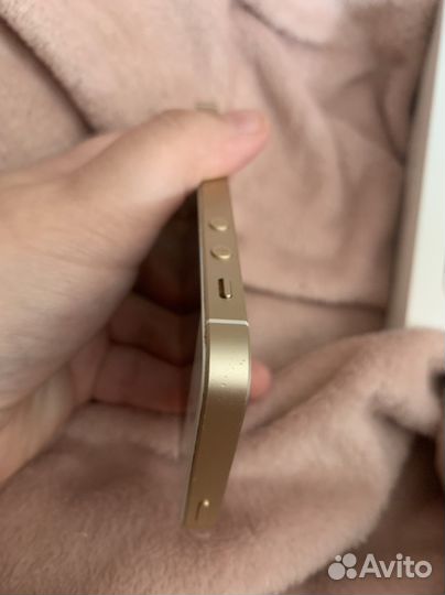 Телефон iPhone se 2017