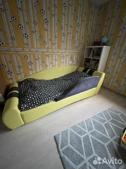 Кровать детская с матрасом