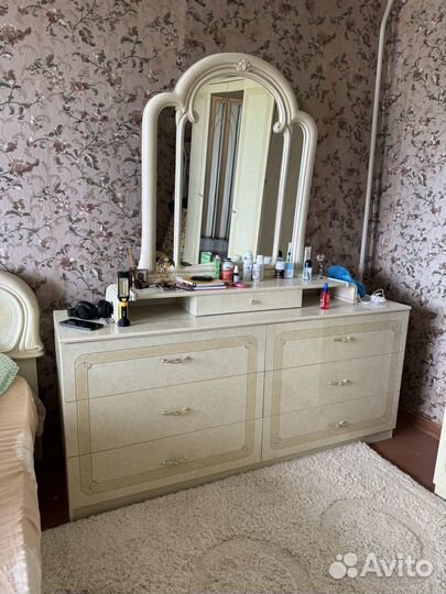 Комод с трюмо