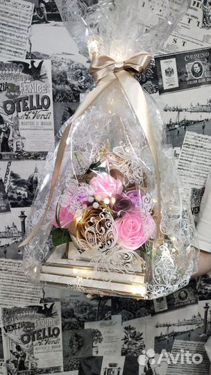 Коробочка с розами из атласных лент