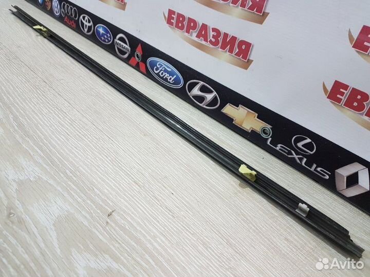 Молдинг стекла передний левый Honda Stepwgn RF7