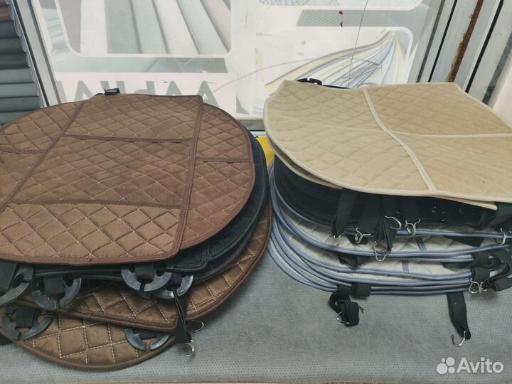 Сидушка на сиденье автомобиля