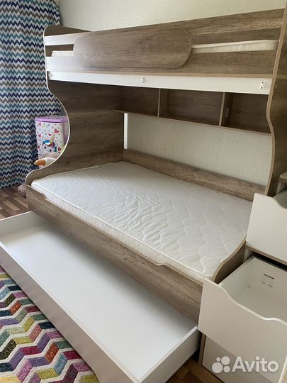 Трехъярусная кровать