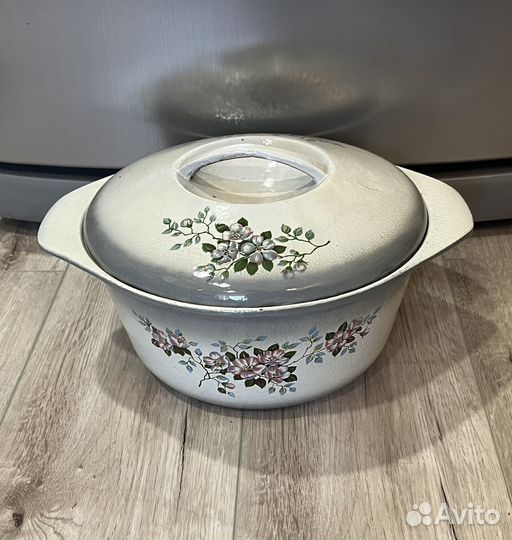 Жаровня 5,5л, 2 сковороды, 4 миски/блюда, 2 тёрки