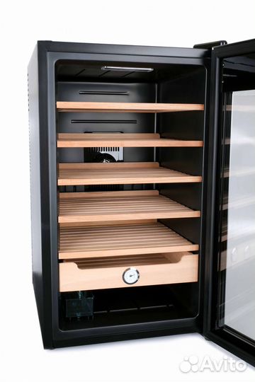 Хьюмидор Howard Miller с элект. управ.на 500 сигар