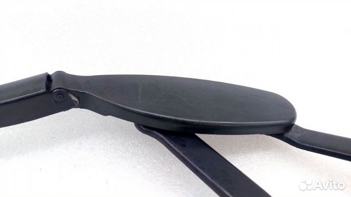 Поводок стеклоочистителя правый Mercedes-Benz