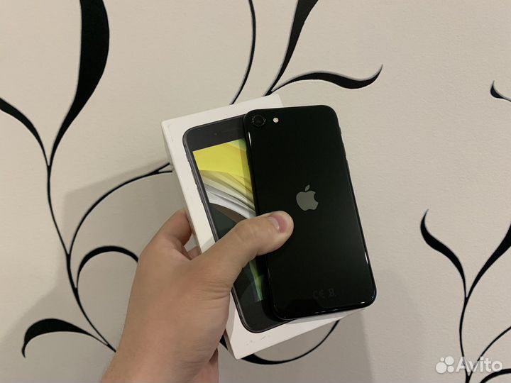 iPhone SE, 128 ГБ