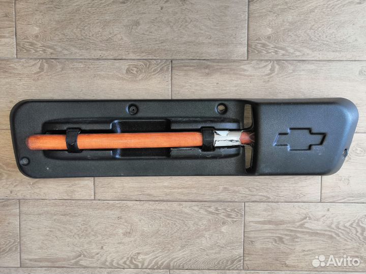 Лопата с футляром на дверь багажника Нива Шевроле