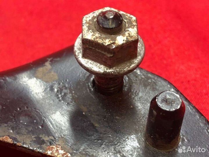 Кронштейн датчика положения кузова A2223200243 Mer