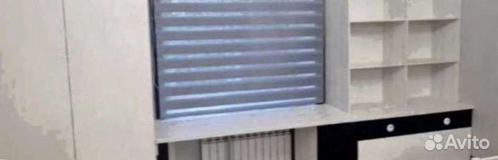 Рабочая зона в углу у окна