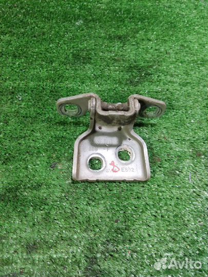 Петля двери Renault Logan