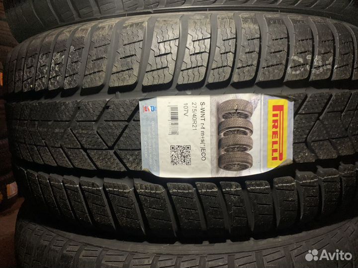 Pirelli Scorpion Winter RFT 275/40 R21 и 315/35 R21 111V
