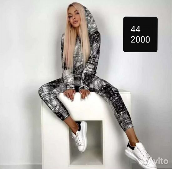 Платья, спортивные костюмы