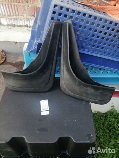 Брызговики лада веста