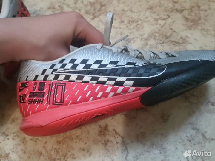 Футбольные бутсы nike mercurial