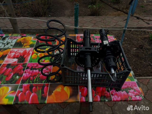 Стойки перед. Polo 15 год б/у