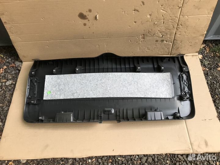 Обшивка двери багажника Volkswagen Tiguan 11-17