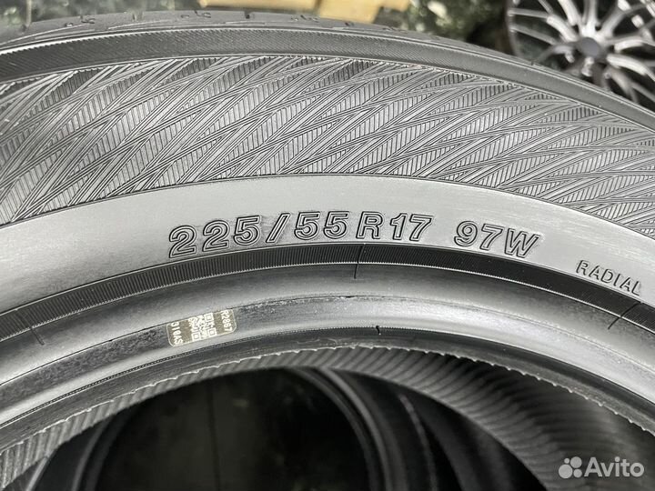 Yokohama Advan dB V552 225/55 R17 97W