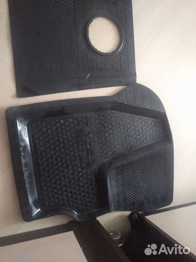 Автомобильные коврики резиновые