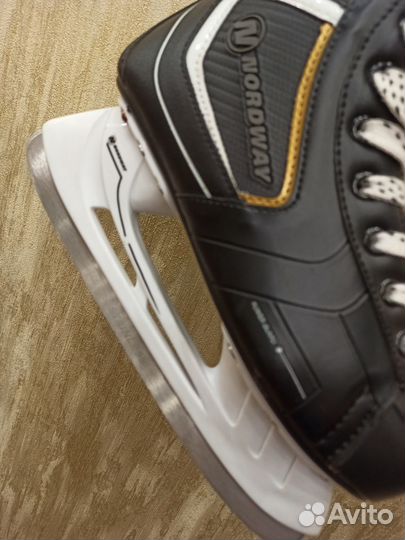 Коньки хоккейные