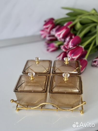 Менажницы с крышкой на подносе