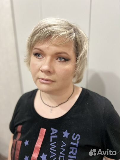 Визажист бровист