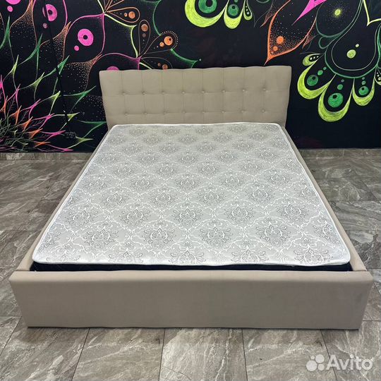 Кровать с матрасом двухспальная