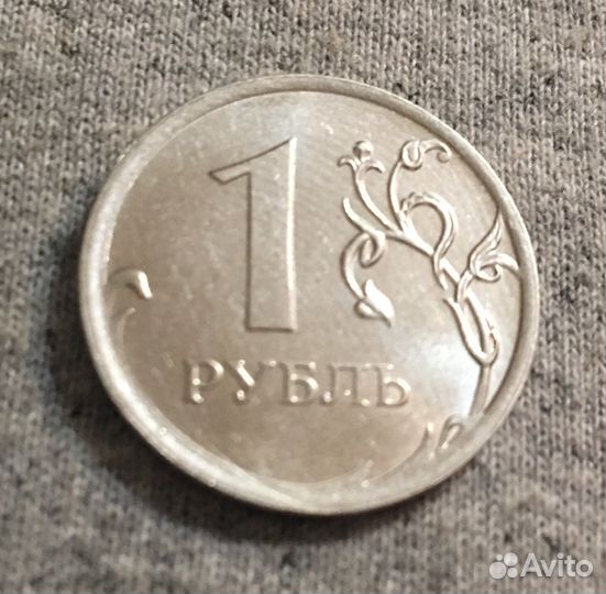 Монета 1 рубль 2013 брак