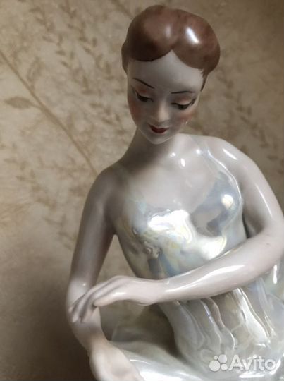 Статуэтка Балерины перед выступлением, фарфор