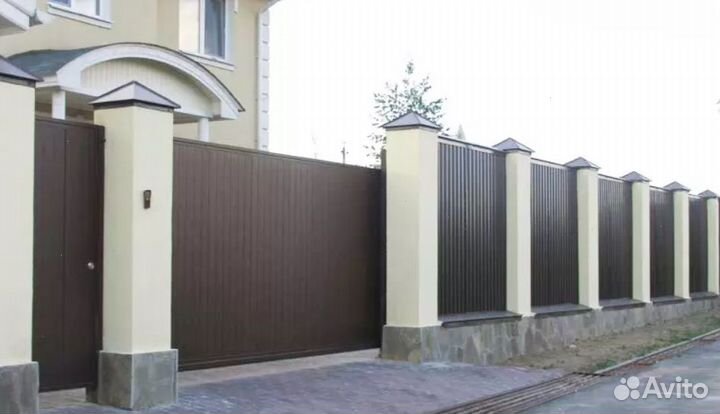 Забор из профнастила с металлическими столбами быс