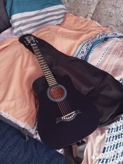 Акустическая гитара