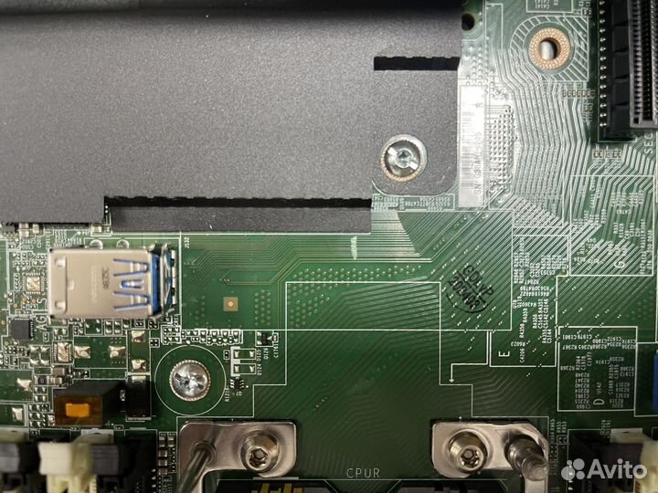 Сервер HPE DL360 Gen10 (скол на текстолите)