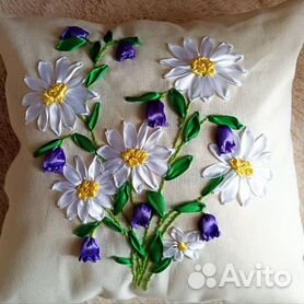 Декоративные подушки с вышивкой лентами