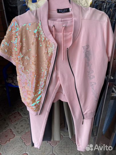 Женский спортивный костюм